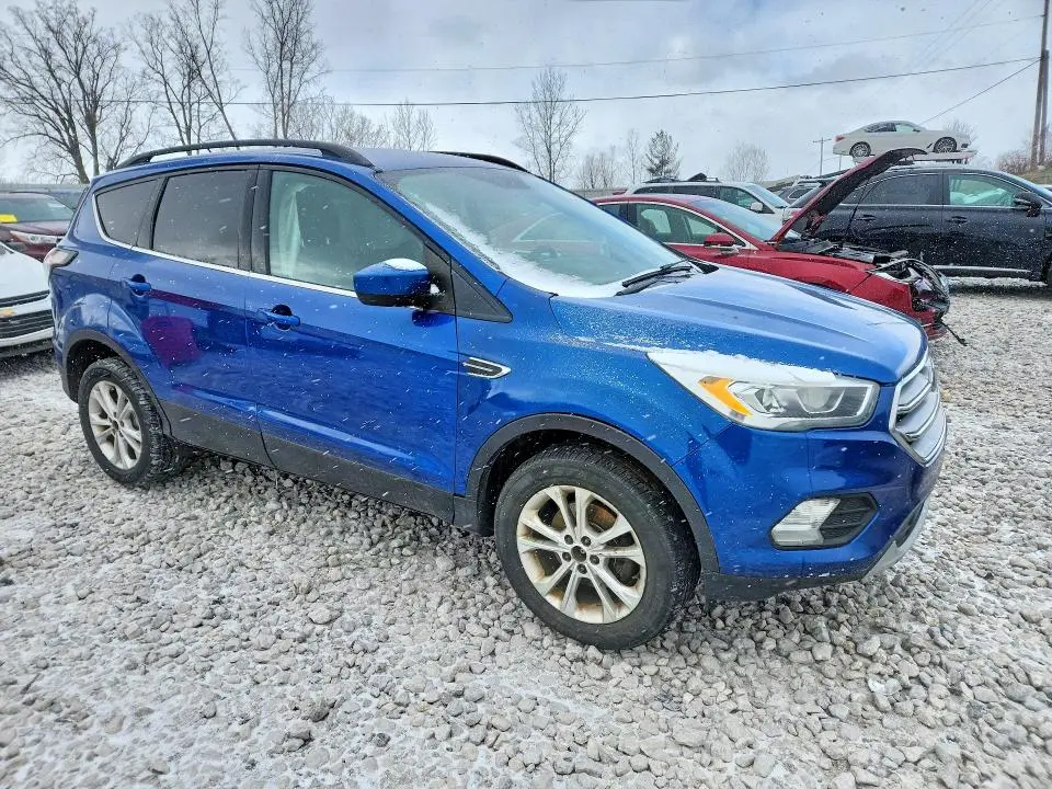 2017 FORD ESCAPE SE  