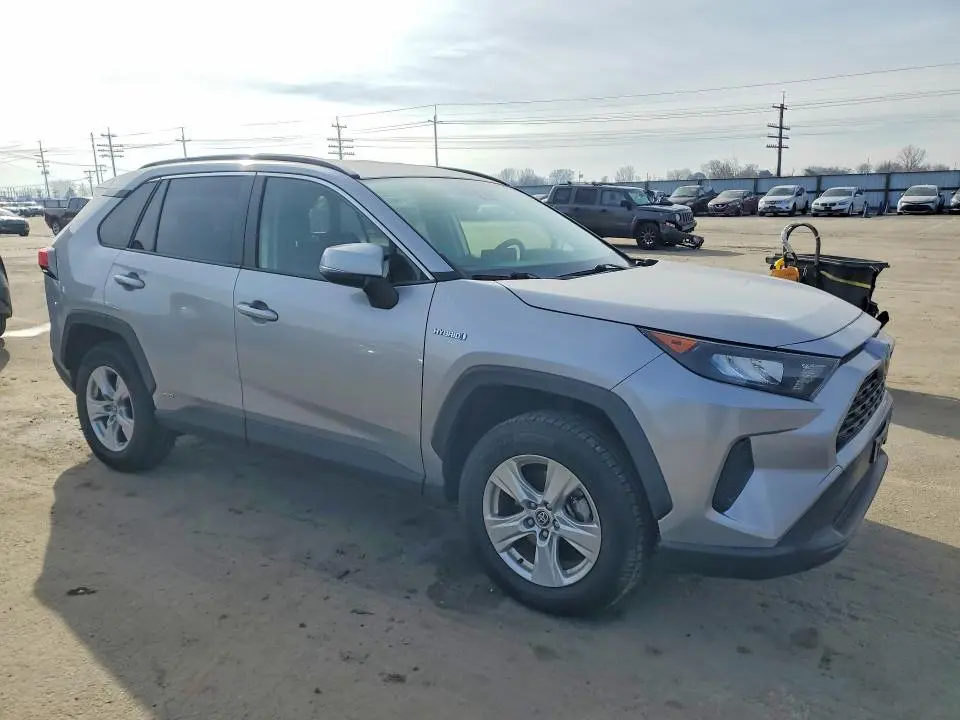 2020 TOYOTA RAV4 LE  
