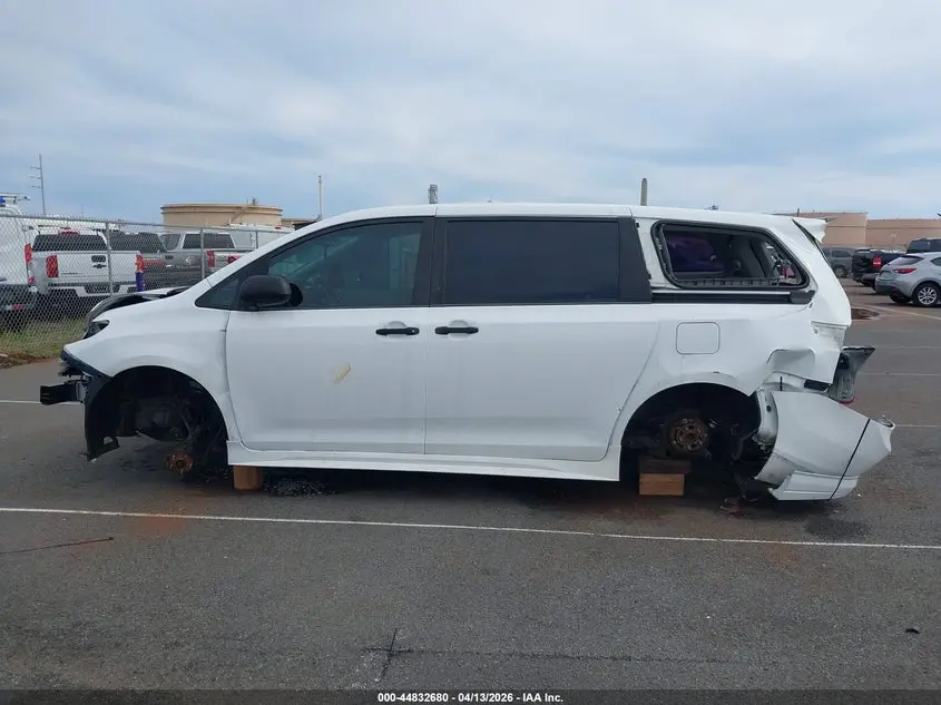 2013 TOYOTA SIENNA L V6 7 PASSENGER