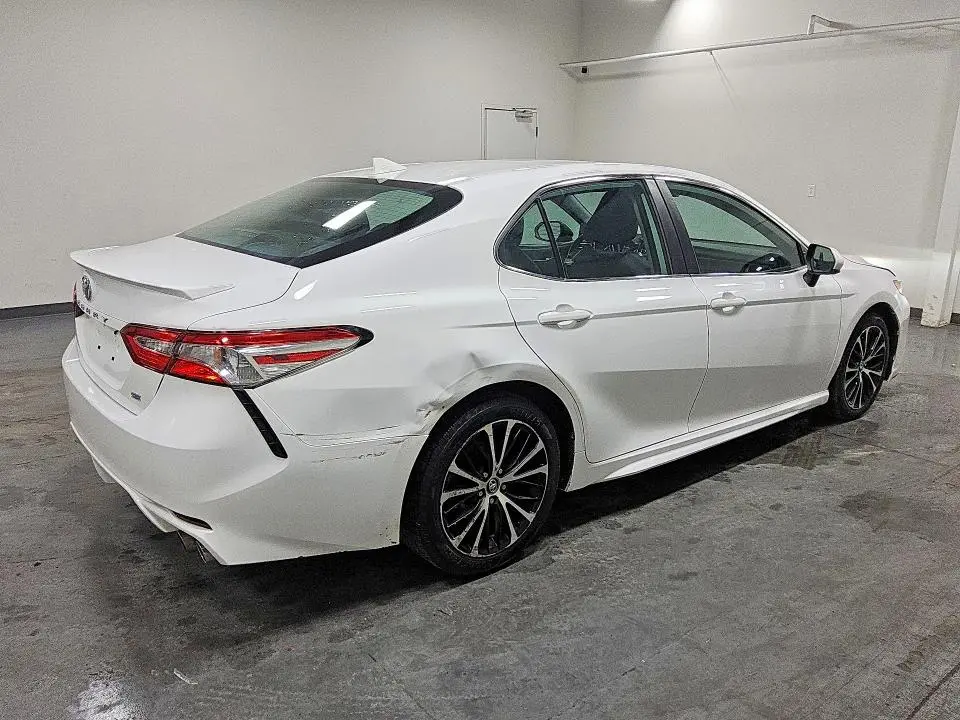 2020 TOYOTA CAMRY SE  