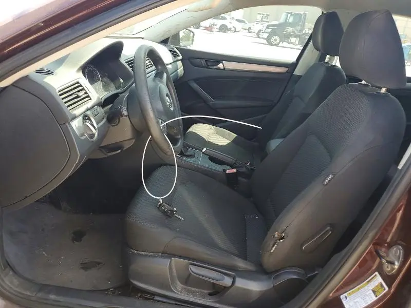 2013 VOLKSWAGEN PASSAT S  