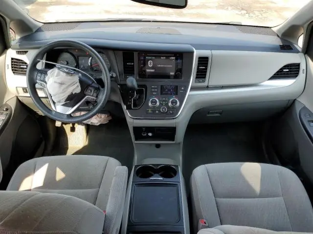 2017 TOYOTA SIENNA LE  