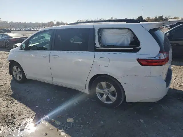 2017 TOYOTA SIENNA LE  
