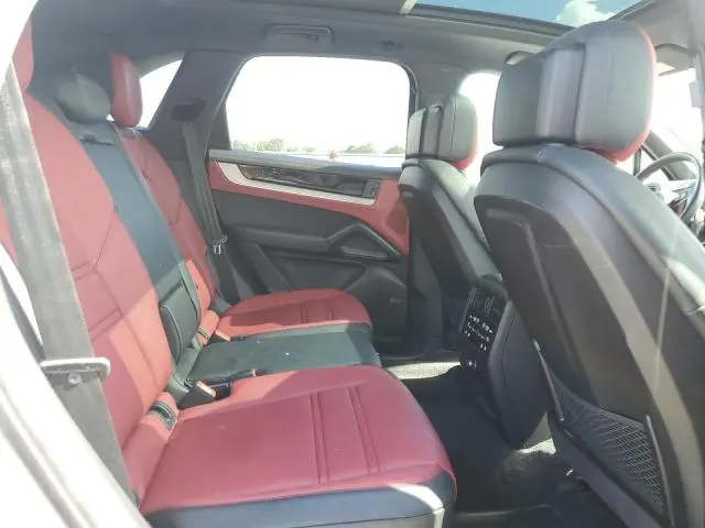 2024 PORSCHE CAYENNE   
