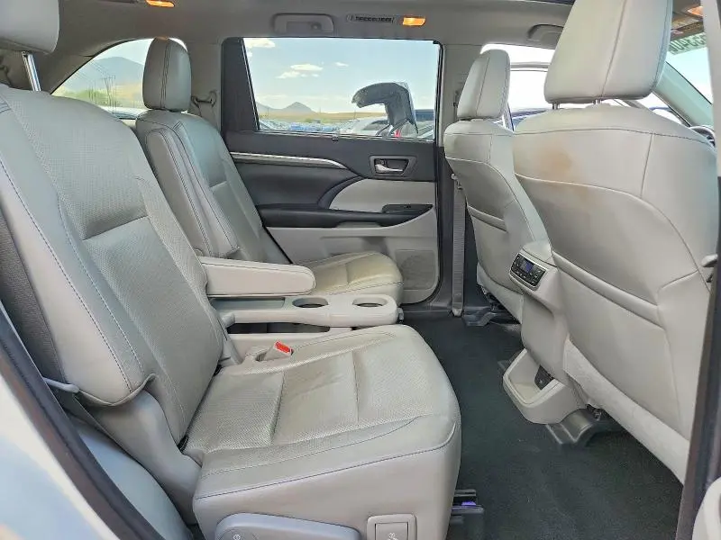 2019 TOYOTA HIGHLANDER LIMITED PLATINUM  