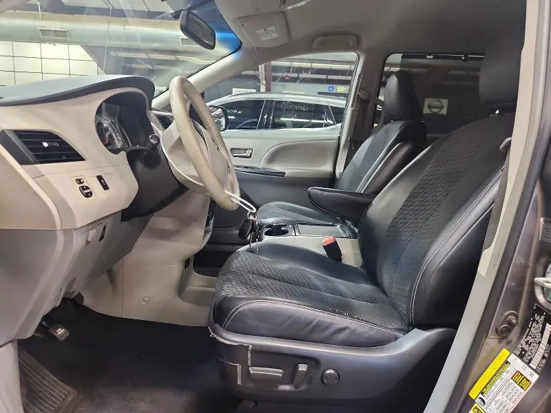 2012 TOYOTA SIENNA SPORT  