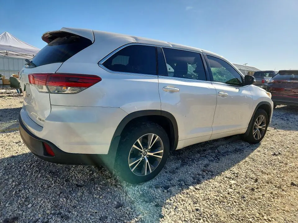 2017 TOYOTA HIGHLANDER LE PLUS  