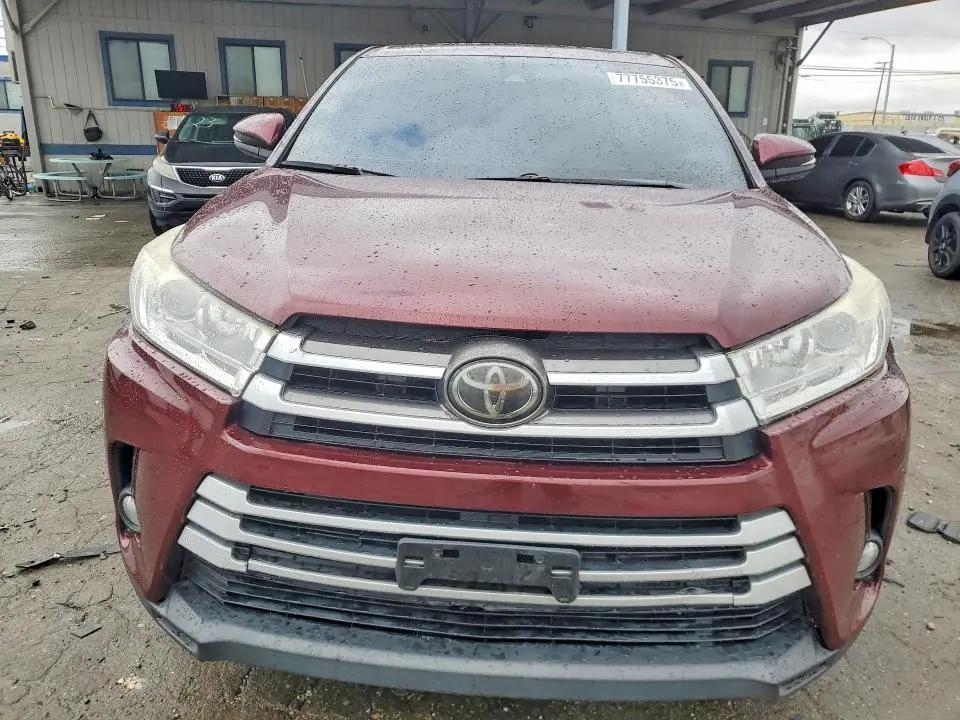 2017 TOYOTA HIGHLANDER LE  