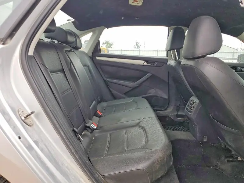 2013 VOLKSWAGEN PASSAT SE  