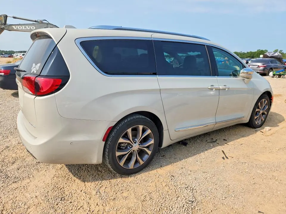 2017 CHRYSLER PACIFICA LIMITED  