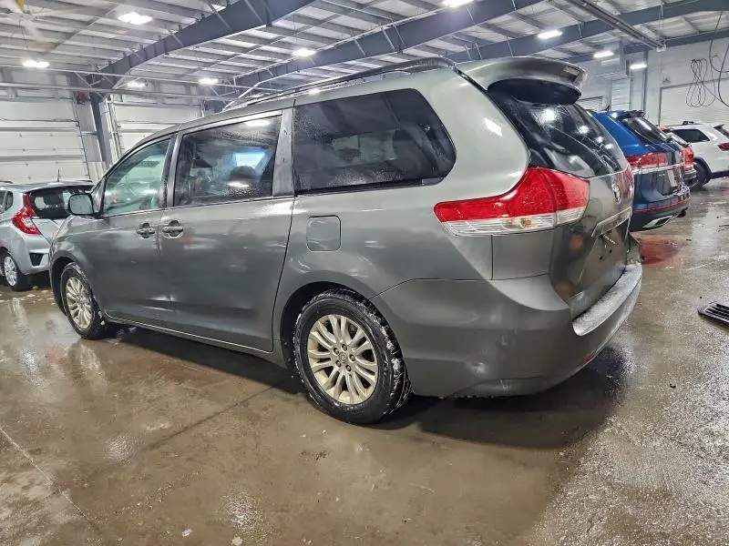2012 TOYOTA SIENNA XLE 8-PASSENGER  