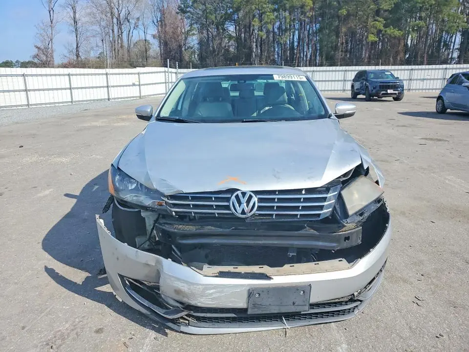 2014 VOLKSWAGEN PASSAT   
