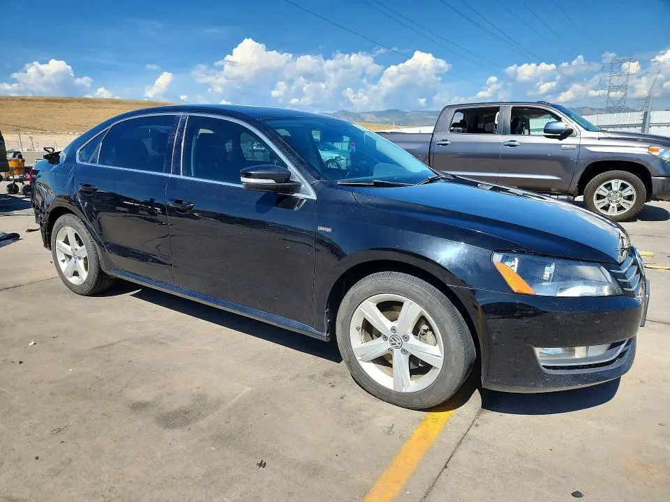 2015 VOLKSWAGEN PASSAT S  
