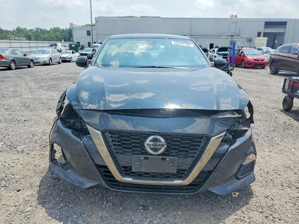 2022 NISSAN ALTIMA SR  