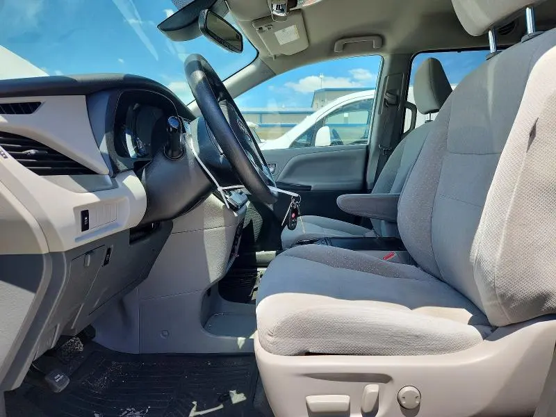 2019 TOYOTA SIENNA LE/XLE  