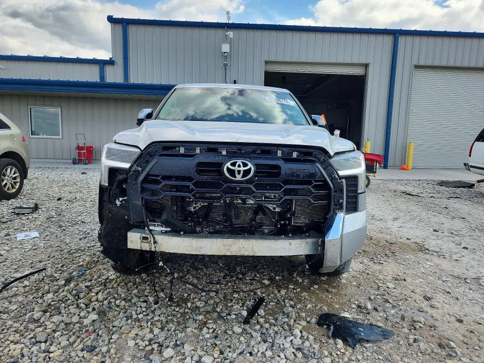 2023 TOYOTA TUNDRA SR5  