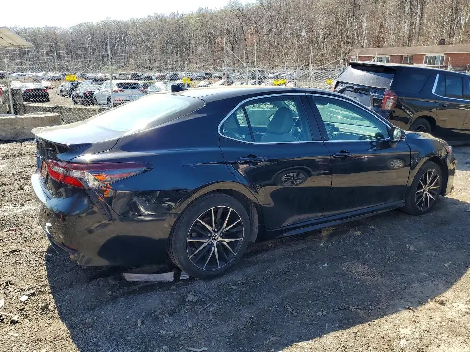 2022 TOYOTA CAMRY SE  