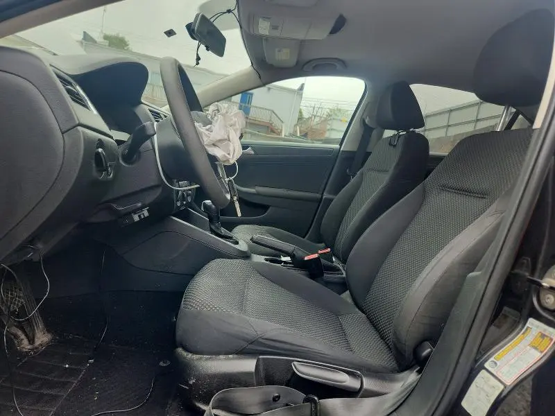 2011 VOLKSWAGEN JETTA BASE  