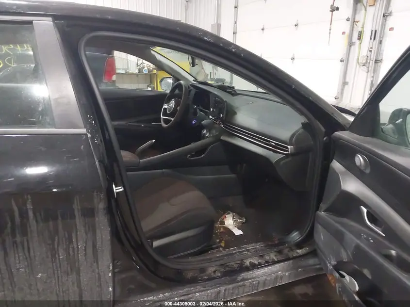 2023 HYUNDAI ELANTRA SE