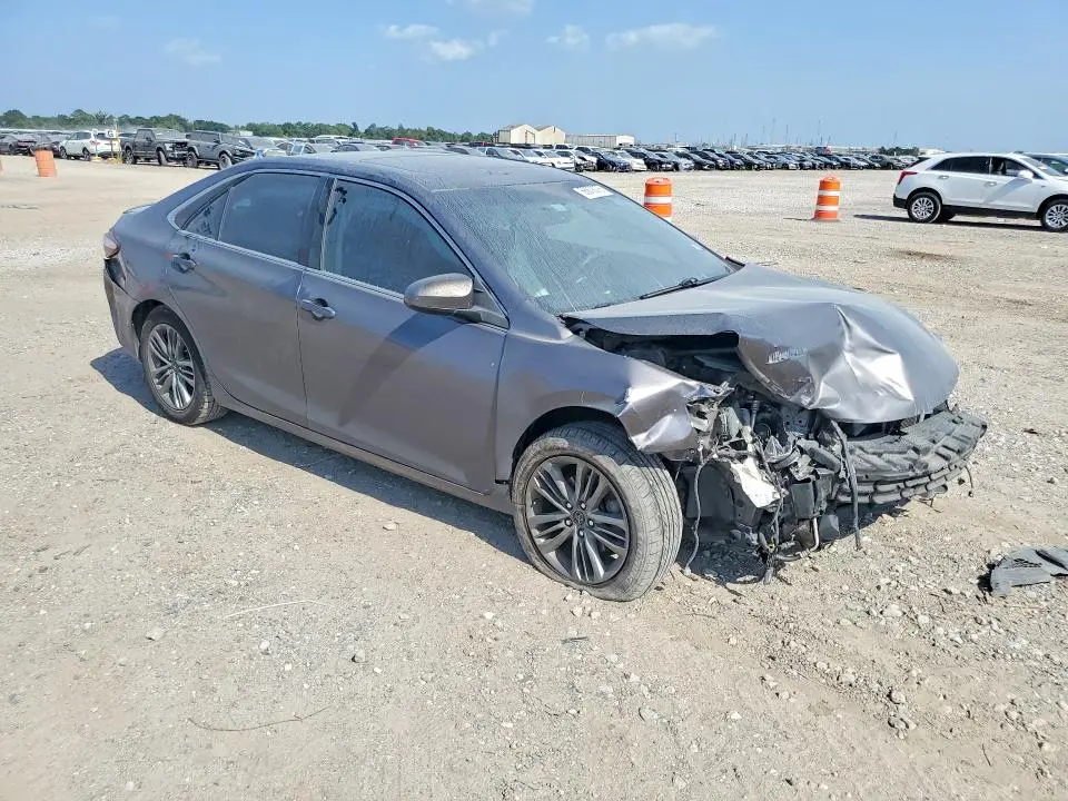 2015 TOYOTA CAMRY SE  