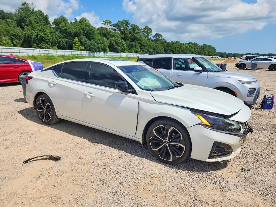2024 NISSAN ALTIMA SR  