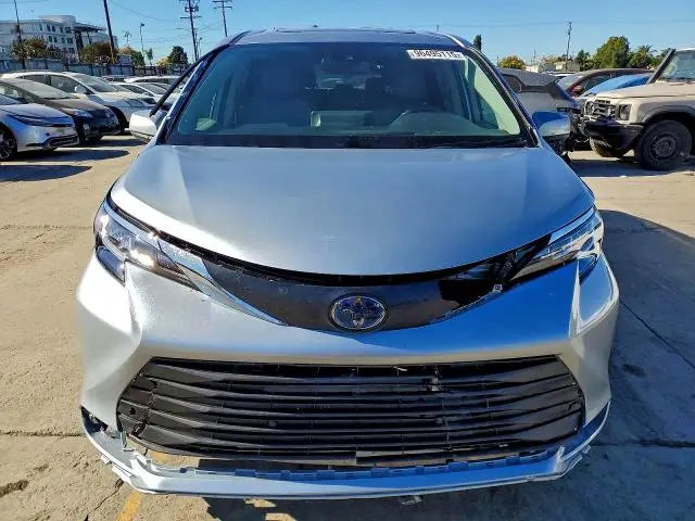 2021 TOYOTA SIENNA XLE 8-PASSENGER  