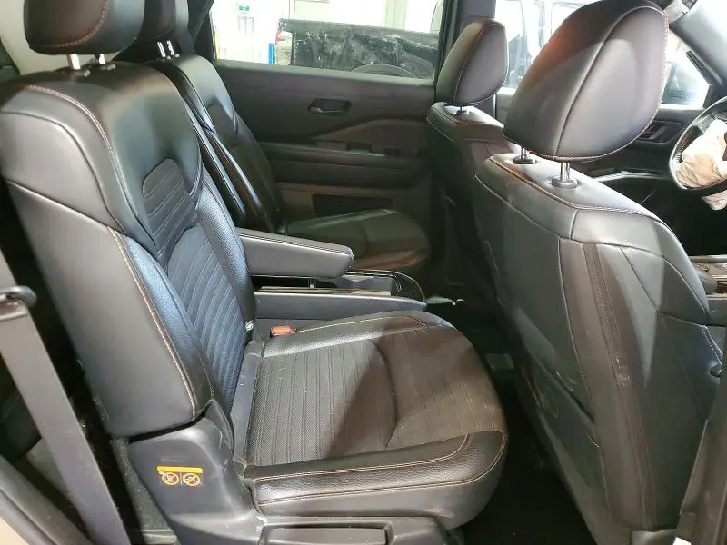 2023 NISSAN PATHFINDER SV  