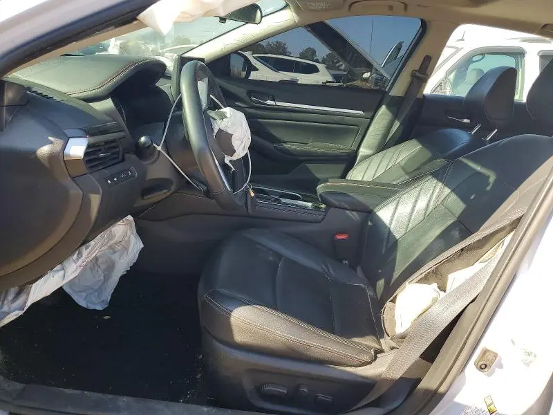 2024 NISSAN ALTIMA SR  