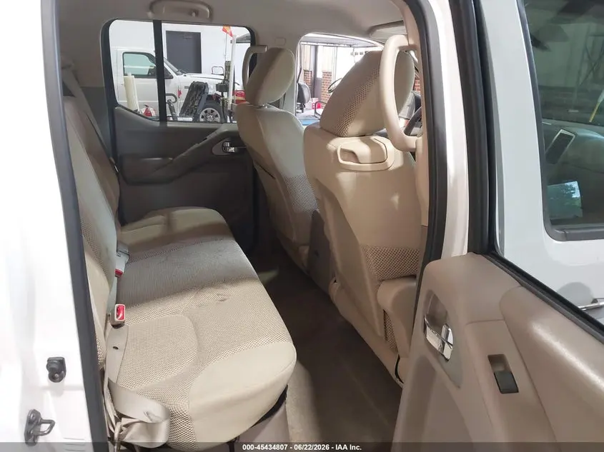 2010 NISSAN FRONTIER SE