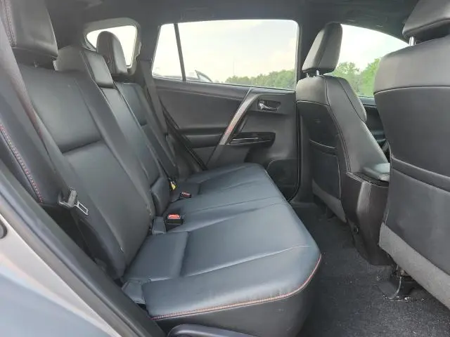 2018 TOYOTA RAV4 SE  