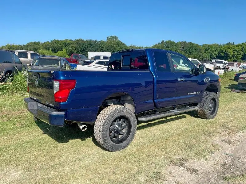 2017 NISSAN TITAN XD SV  