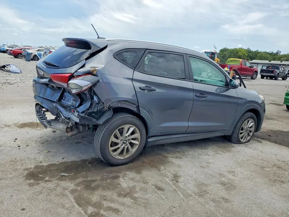 2016 HYUNDAI TUCSON SE  