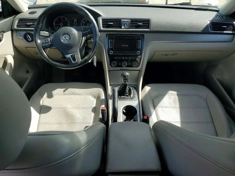 2015 VOLKSWAGEN PASSAT SE  