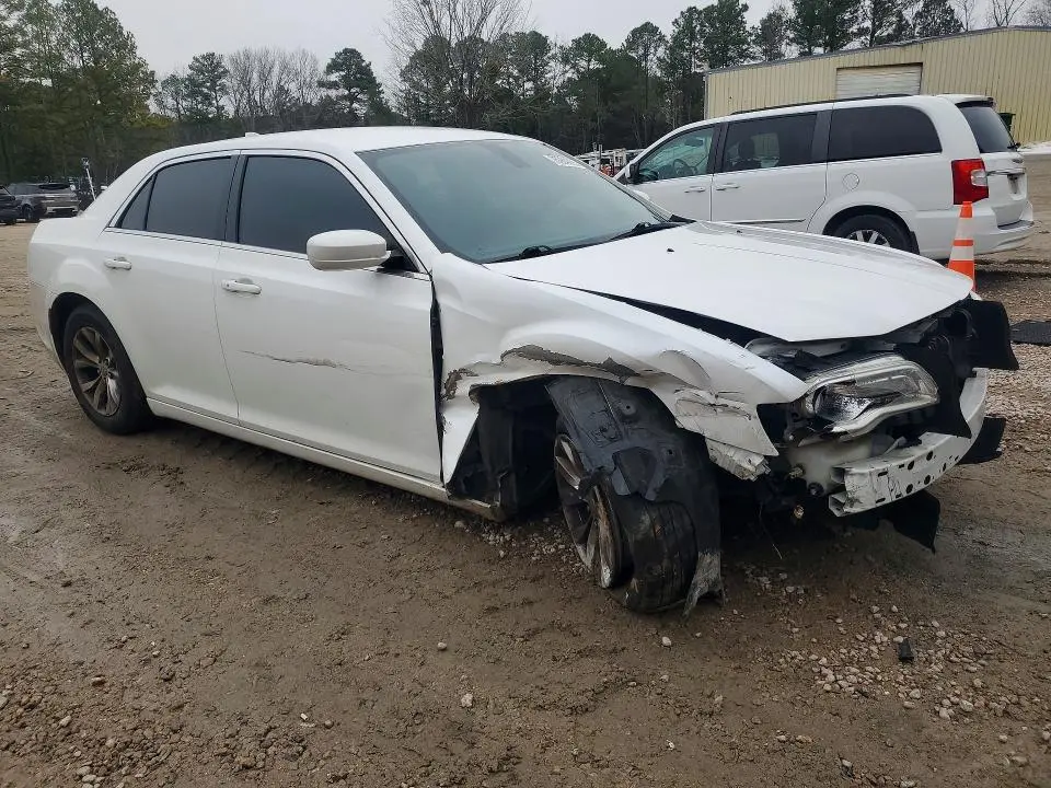 2016 CHRYSLER 300 LIMITED  