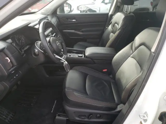 2024 NISSAN PATHFINDER SL  
