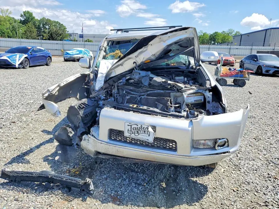 2011 TOYOTA 4RUNNER SR5  
