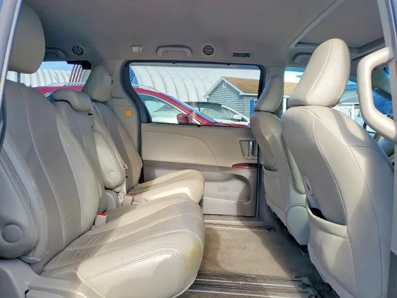 2013 TOYOTA SIENNA XLE 8-PASSENGER  