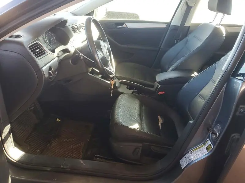 2013 VOLKSWAGEN JETTA SE  