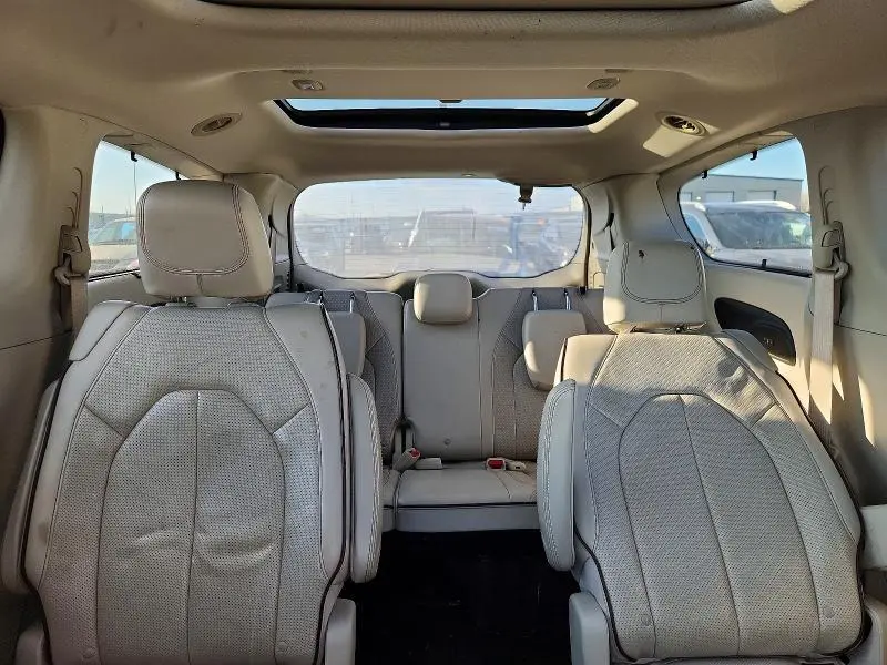 2017 CHRYSLER PACIFICA LIMITED  