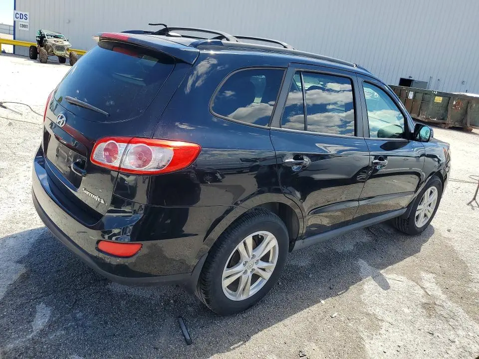 2011 HYUNDAI SANTA FE SE  