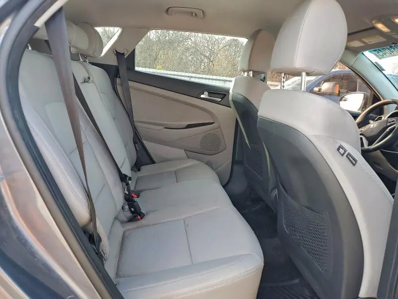 2021 HYUNDAI TUCSON SE  