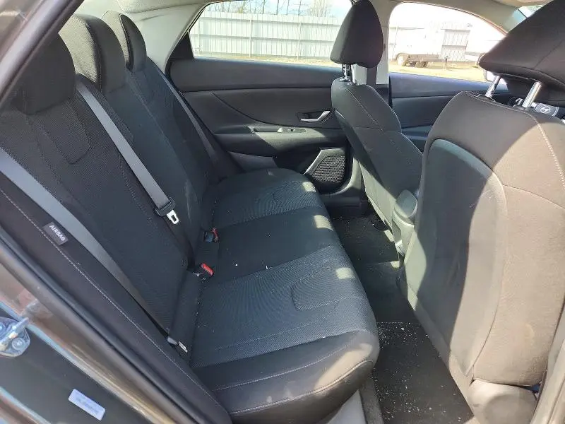 2025 HYUNDAI ELANTRA SE   