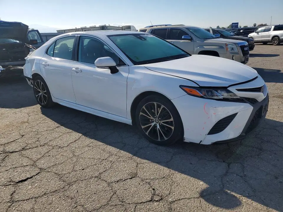 2019 TOYOTA CAMRY SE  