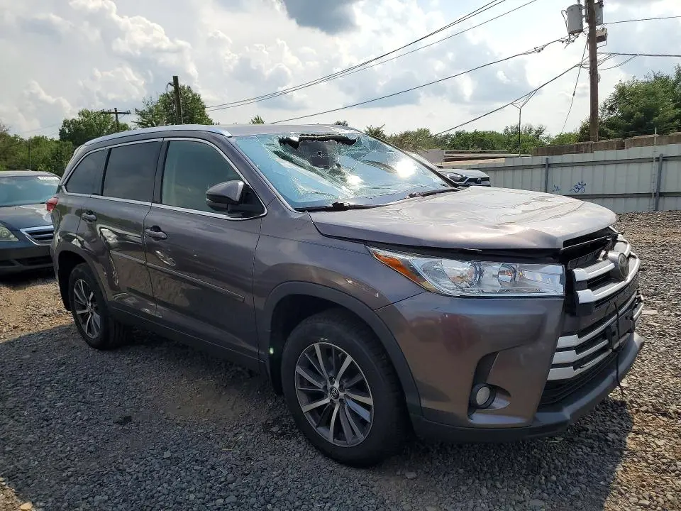 2019 TOYOTA HIGHLANDER XLE  