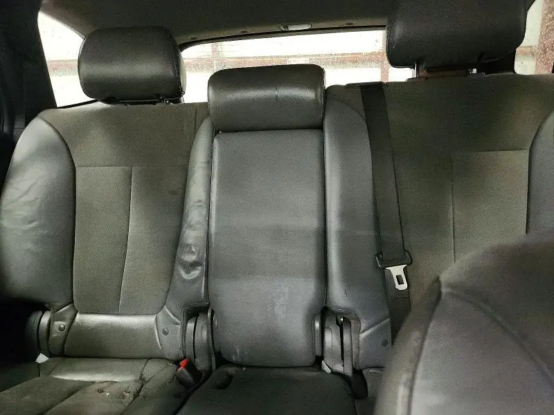 2011 HYUNDAI SANTA FE SE  