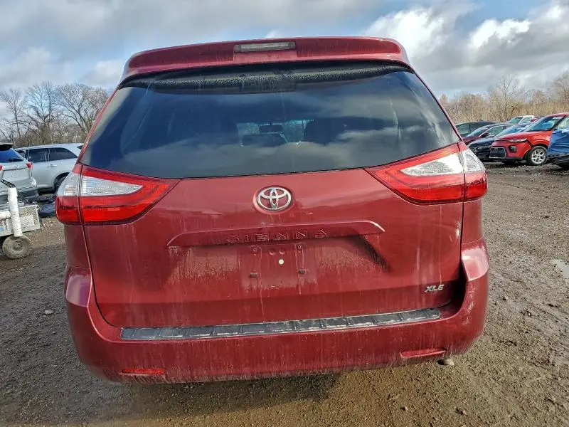 2015 TOYOTA SIENNA XLE  