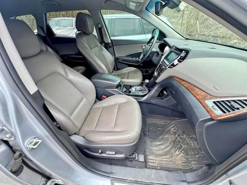 2017 HYUNDAI SANTA FE SE  