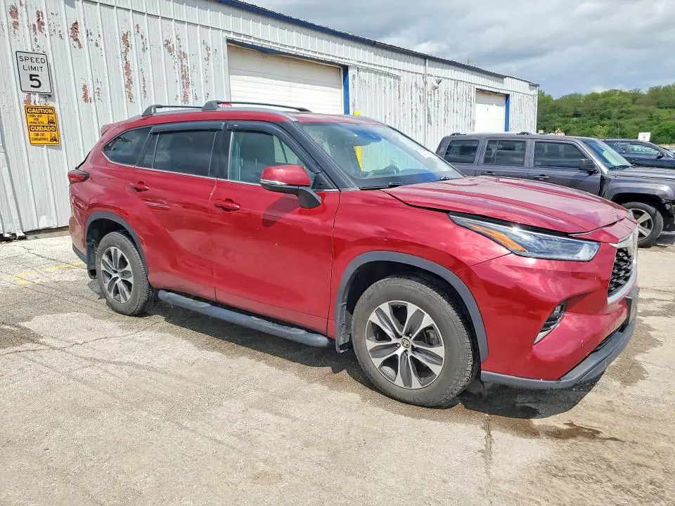 2021 TOYOTA HIGHLANDER XLE  