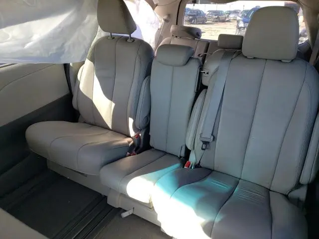2012 TOYOTA SIENNA XLE  