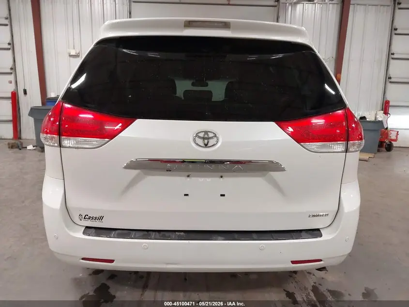 2011 TOYOTA SIENNA LIMITED V6